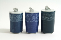 Porcelaine à décor d'engobe gravée